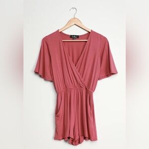 Lulu’s Playtime Rusty Rose Flutter Sleeve Surplice Romper | L